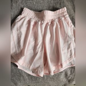 Lululemon track that mid-rise lined shorts, size 4, 4 inch, light pink